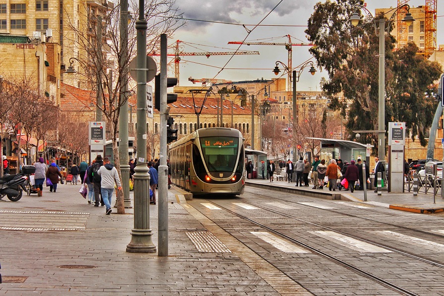 This image has an empty alt attribute; its file name is Ar-Israel-transporte-tren-ciudad-Pixabay.jpg